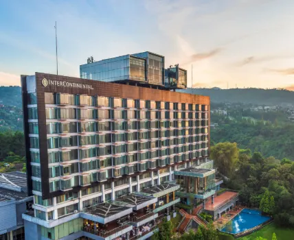 [B00103] Hotel Bandung Dago Pakar by IHG